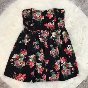 🔥Closing Sale🔥 Black Floral Strapless Blouse